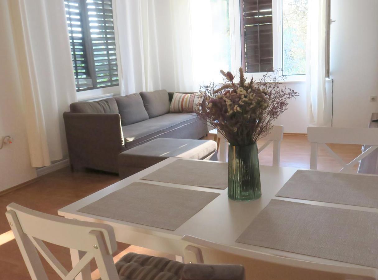 Elda Apartman Póla Kültér fotó
